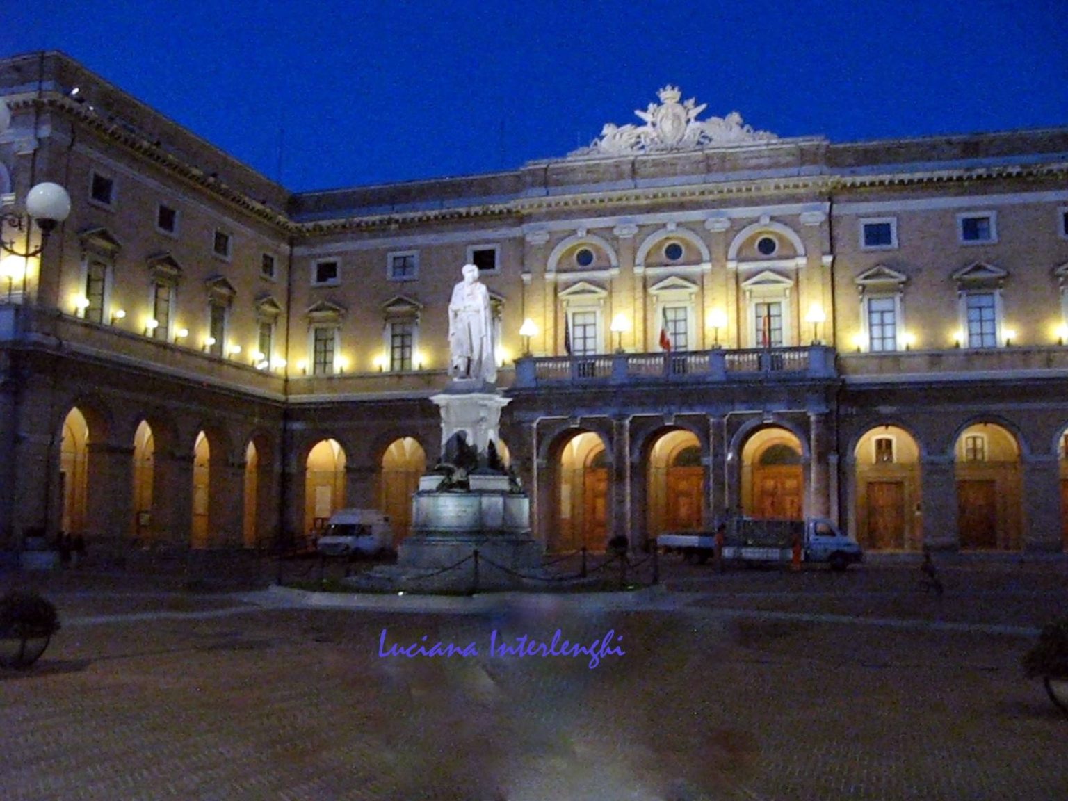 palazzo comunale notte