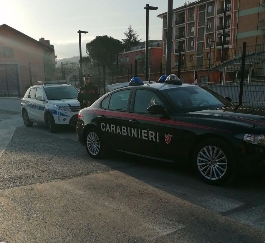 San Ginesio – rubano in un’azienda: i Carabinieri denunciano 2 persone per furto.