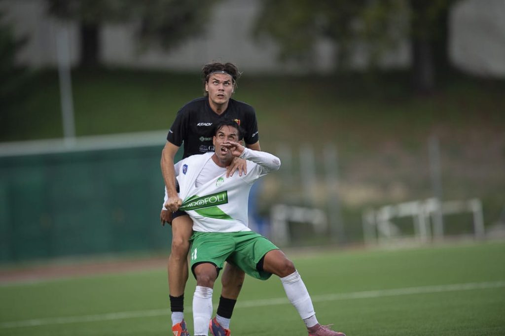 Quattro goal incassati in mezz’ora, la recanatese affonda a Giulianova