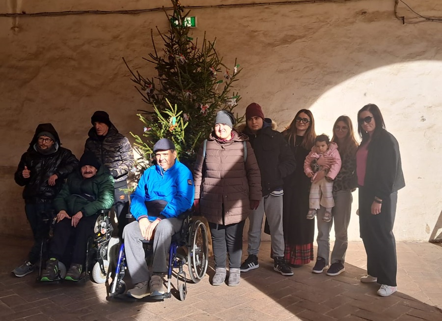 Recanati. Le associazioni insieme per l’albero esposto a Sant’Agostino