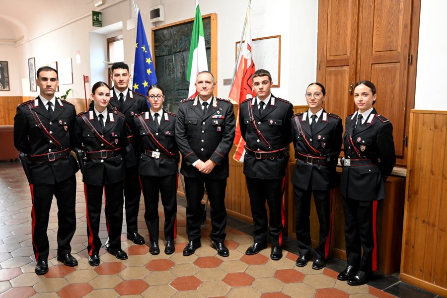 I sette marescialli tirocinanti con il colonnello Raffaele Ruocco